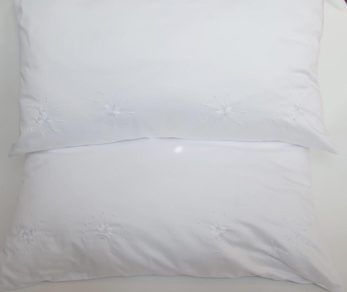 Travesseiros de percala branca bordados à mão 400 tc