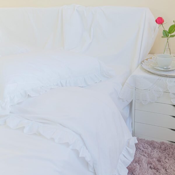 Capa de edredão de polycotton branca adornada com babados de duas face ao redor