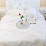 white polycotton duvet cover set adorned with double-faced ruffles all around it